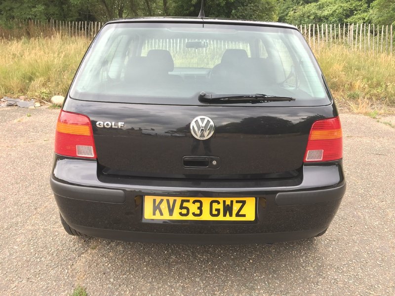 VOLKSWAGEN GOLF