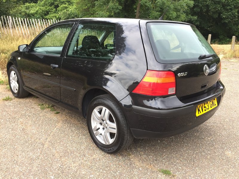 VOLKSWAGEN GOLF