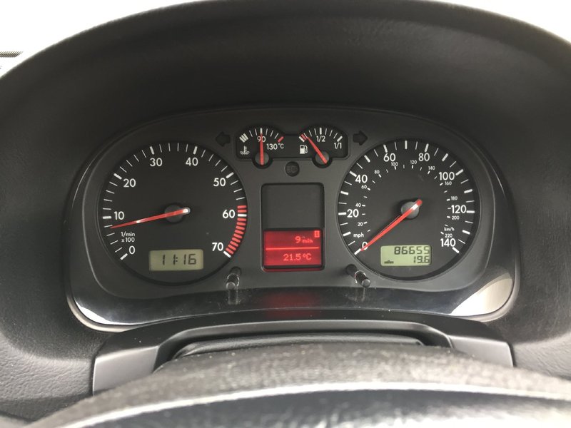 VOLKSWAGEN GOLF