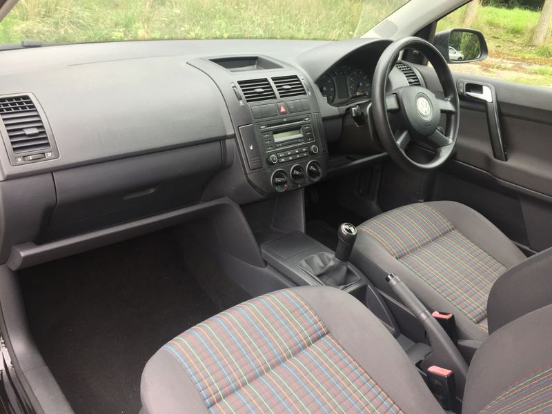 VOLKSWAGEN POLO