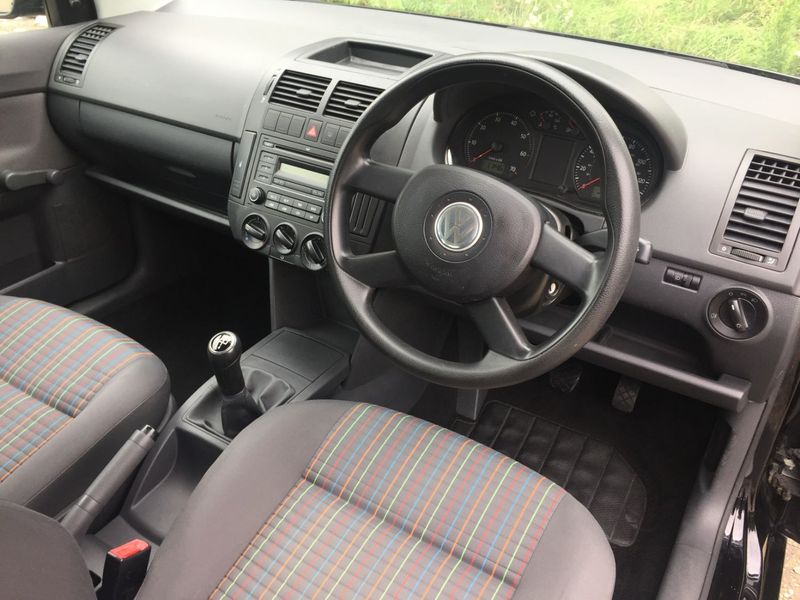 VOLKSWAGEN POLO