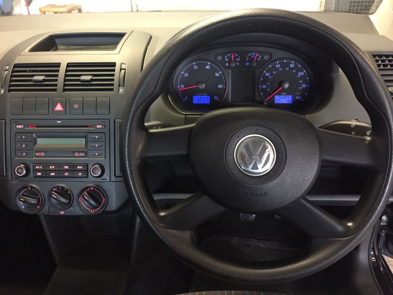 VOLKSWAGEN POLO