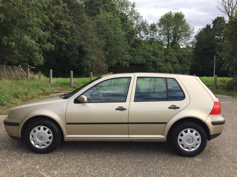 VOLKSWAGEN GOLF