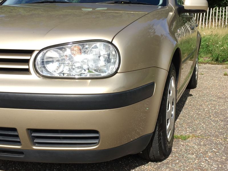 VOLKSWAGEN GOLF