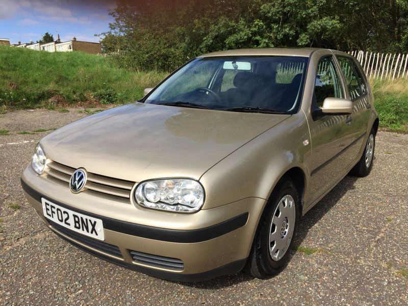 View VOLKSWAGEN GOLF 1.4 S 5 DOOR