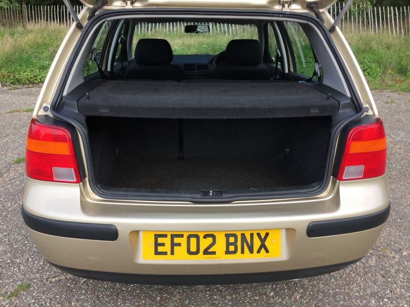 VOLKSWAGEN GOLF