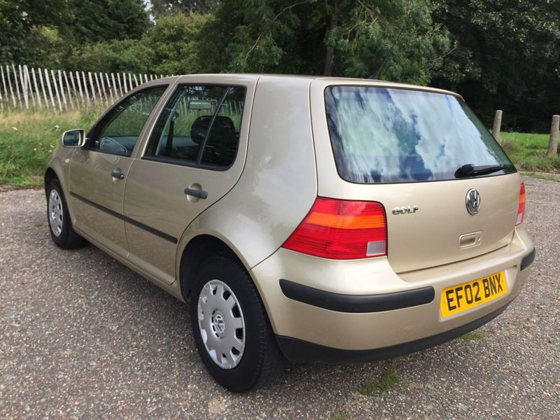 VOLKSWAGEN GOLF