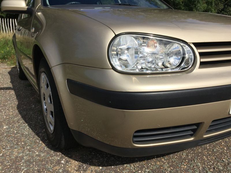 VOLKSWAGEN GOLF