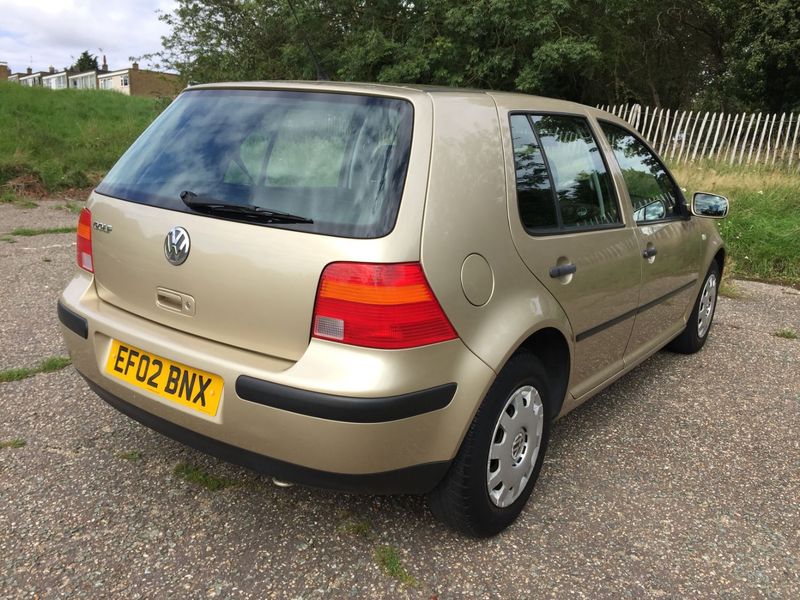 VOLKSWAGEN GOLF