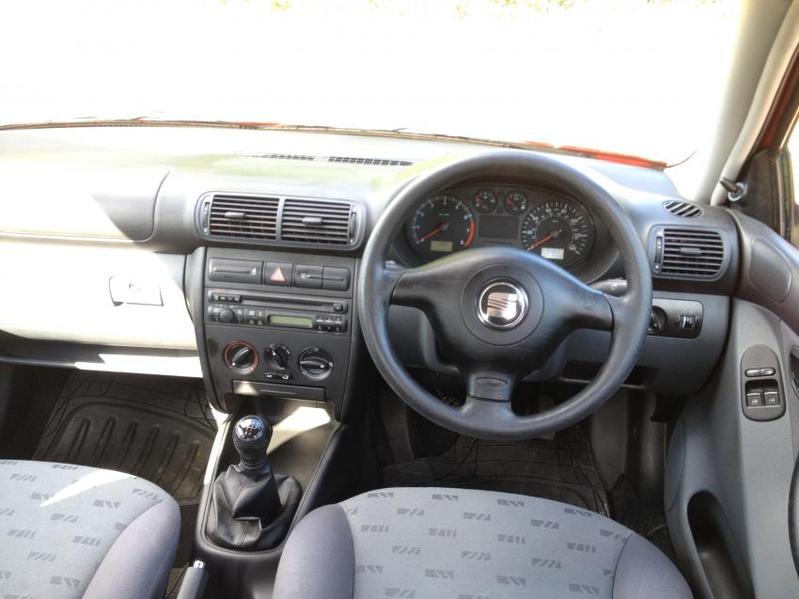 SEAT LEON