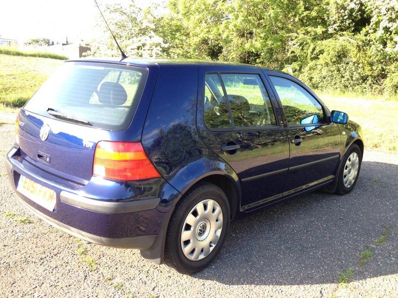 VOLKSWAGEN GOLF
