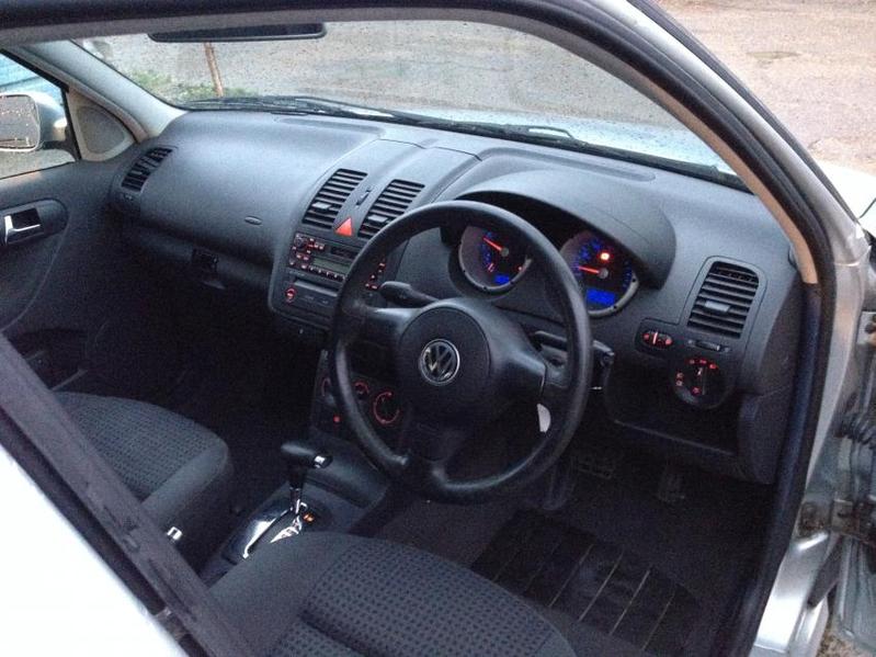 VOLKSWAGEN POLO