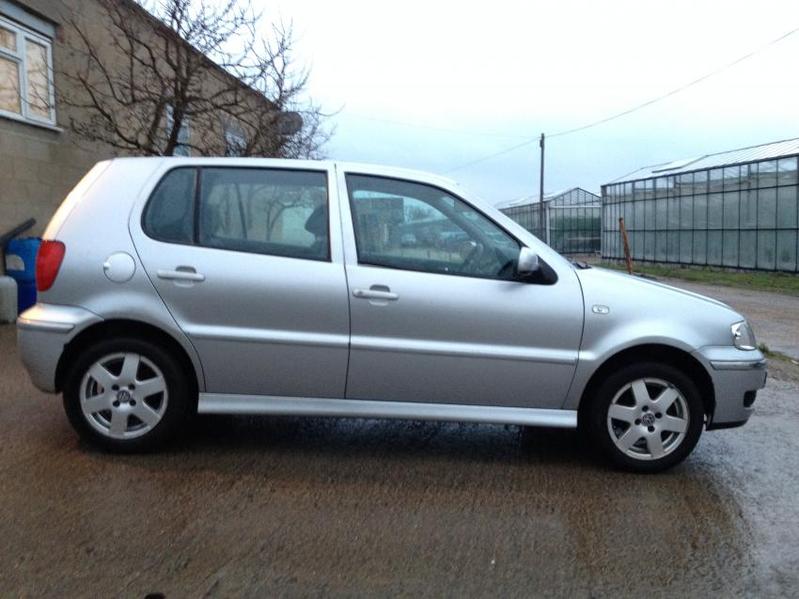 VOLKSWAGEN POLO