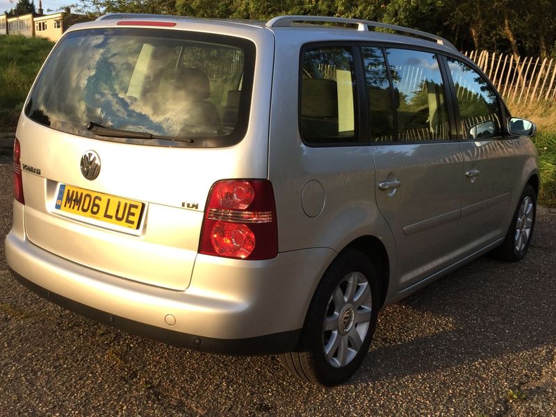 VOLKSWAGEN TOURAN