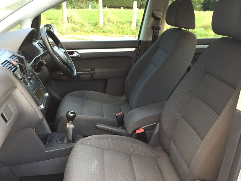 VOLKSWAGEN TOURAN