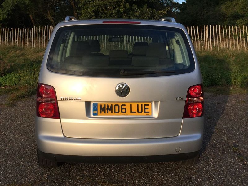 VOLKSWAGEN TOURAN