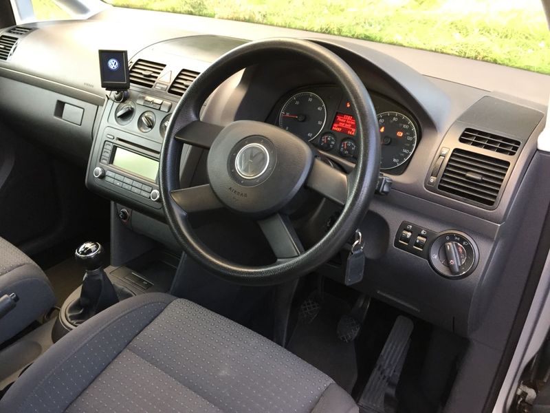 VOLKSWAGEN TOURAN