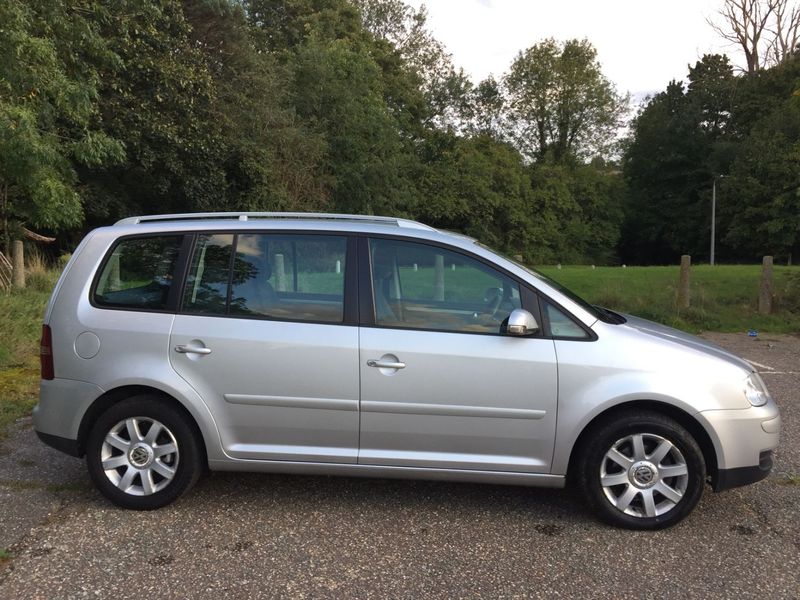 VOLKSWAGEN TOURAN