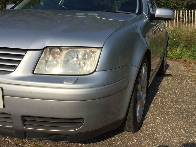 VOLKSWAGEN BORA