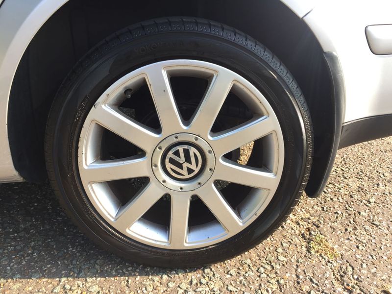 VOLKSWAGEN BORA