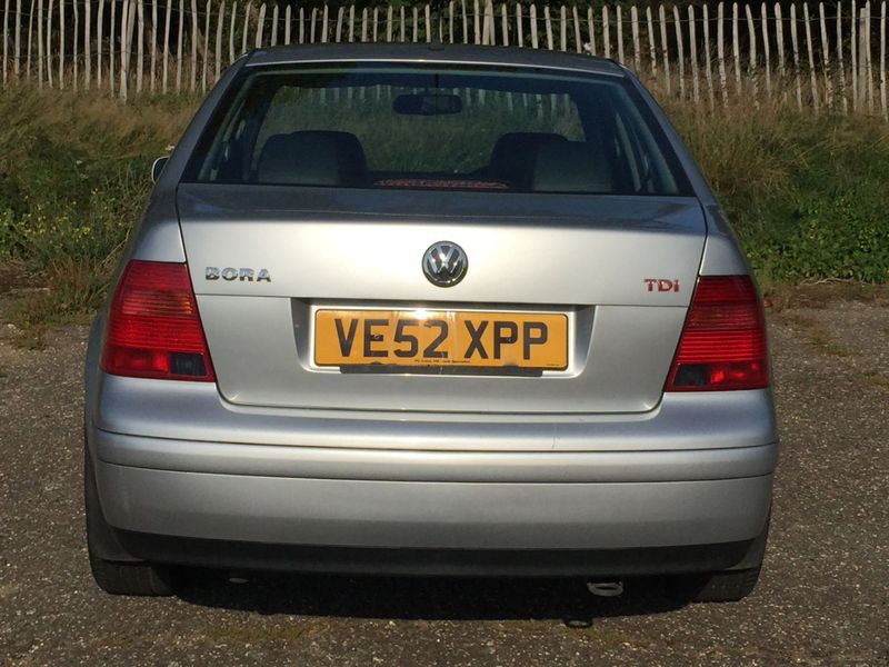 VOLKSWAGEN BORA