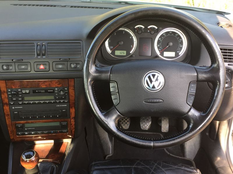 VOLKSWAGEN BORA