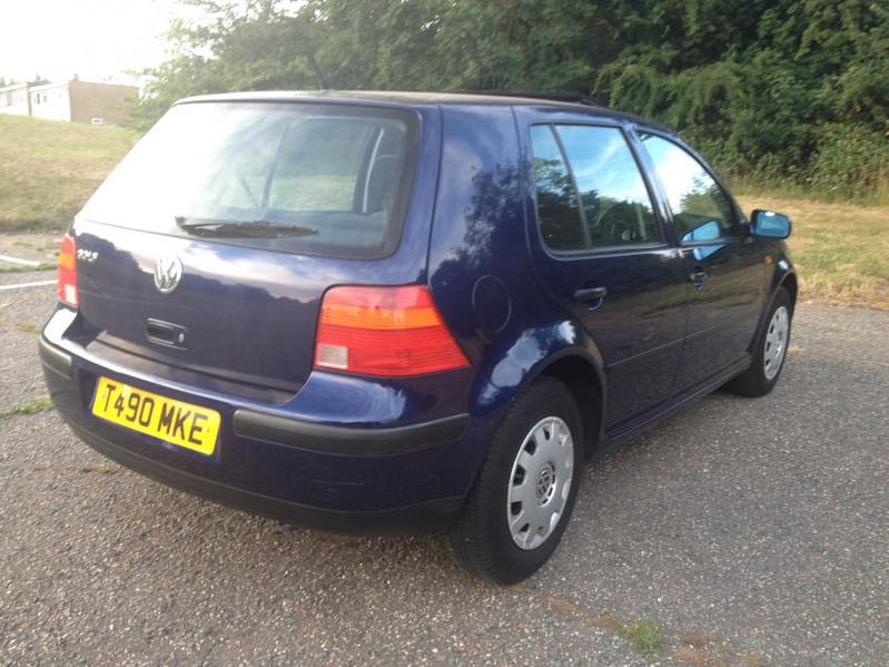 VOLKSWAGEN GOLF
