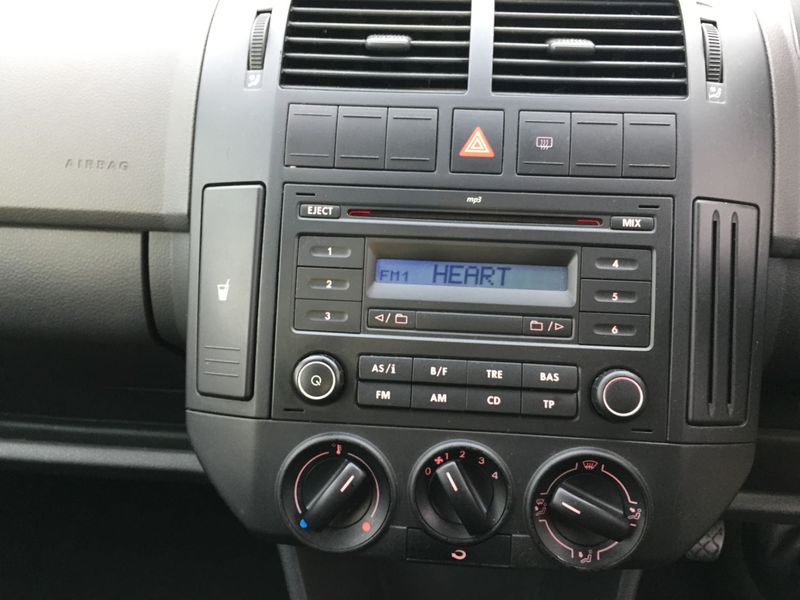 VOLKSWAGEN POLO