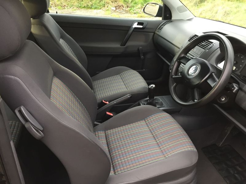 VOLKSWAGEN POLO
