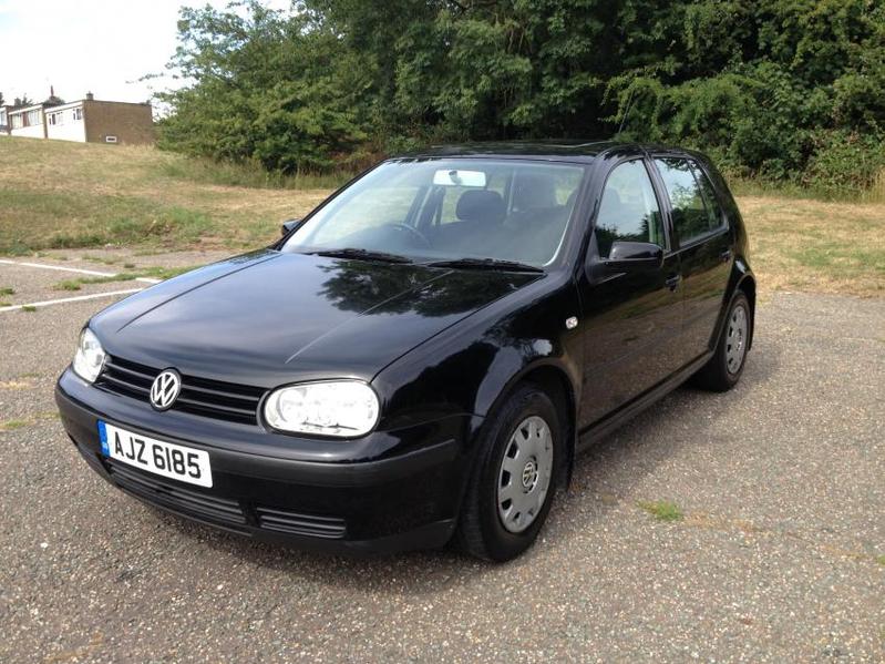 View VOLKSWAGEN GOLF 1.6 S 5 DOOR