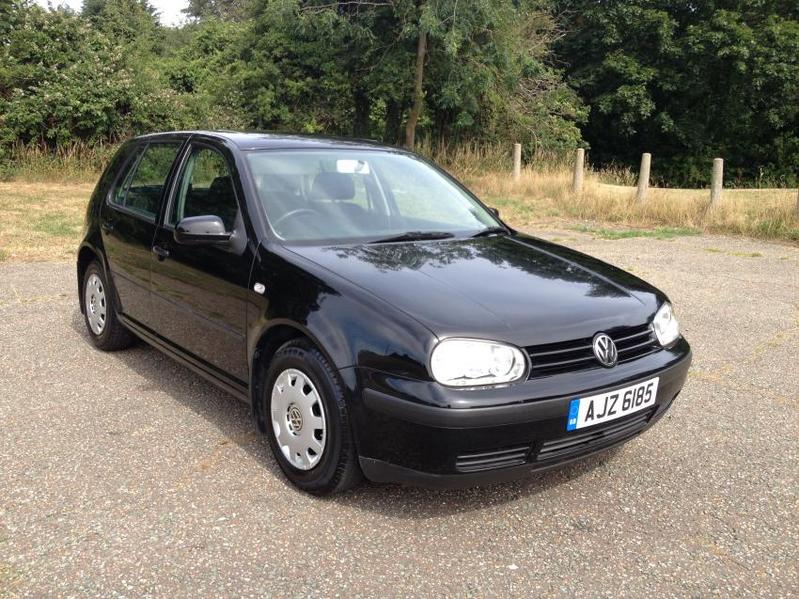 View VOLKSWAGEN GOLF 1.6 S 5 DOOR