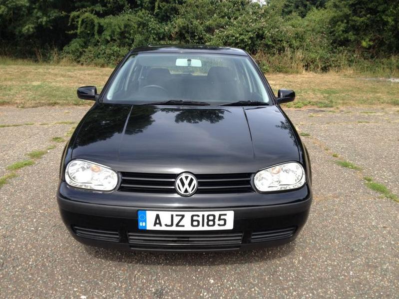 View VOLKSWAGEN GOLF 1.6 S 5 DOOR