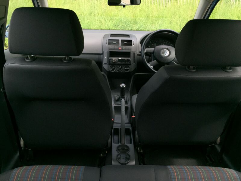 VOLKSWAGEN POLO