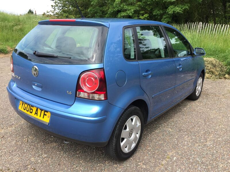 VOLKSWAGEN POLO