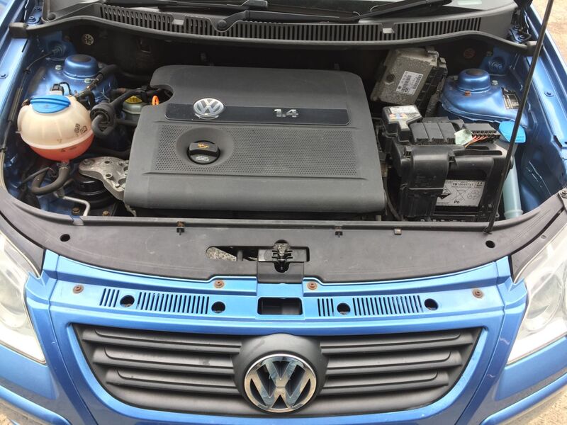 VOLKSWAGEN POLO
