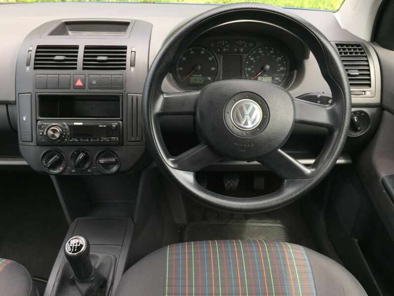 VOLKSWAGEN POLO