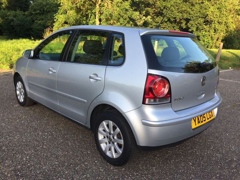 VOLKSWAGEN POLO