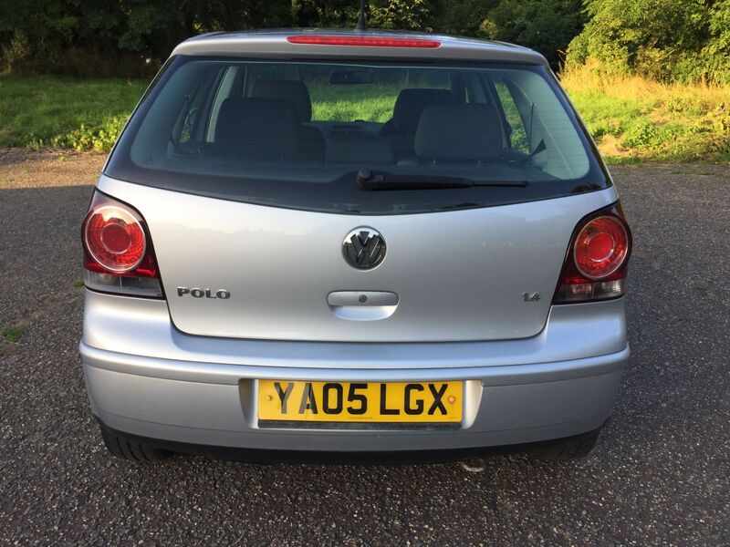 VOLKSWAGEN POLO
