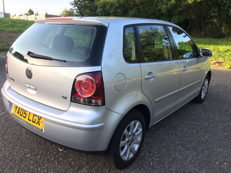 VOLKSWAGEN POLO