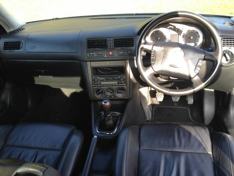 VOLKSWAGEN BORA