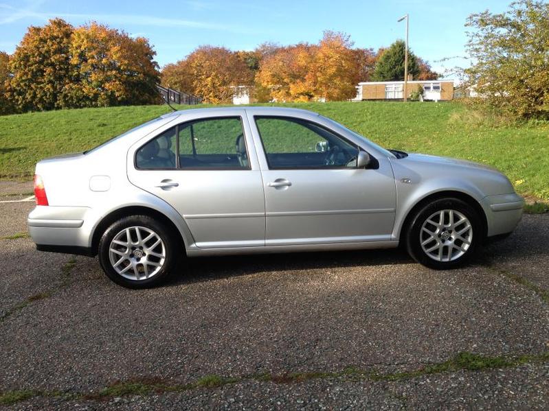 VOLKSWAGEN BORA