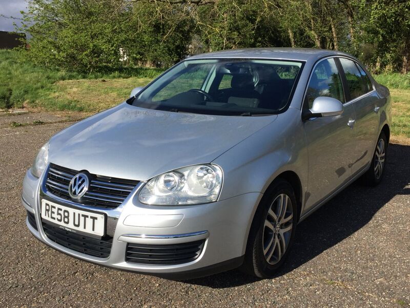 View VOLKSWAGEN JETTA 1.9 TDI SE  4 DOORS