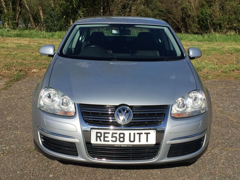 View VOLKSWAGEN JETTA 1.9 TDI SE  4 DOORS