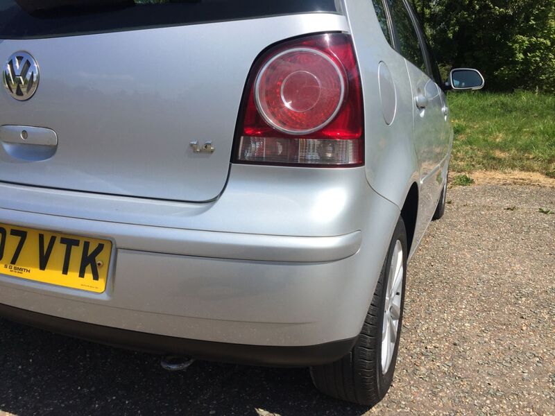 VOLKSWAGEN POLO