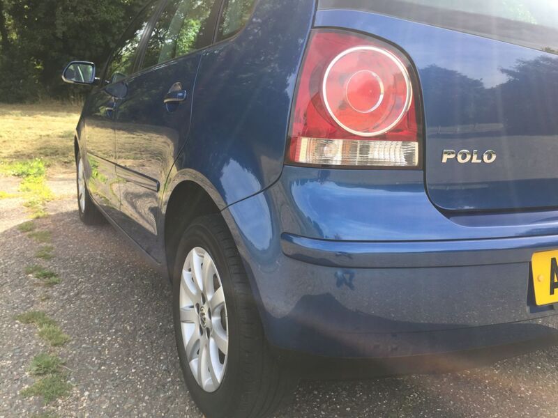 VOLKSWAGEN POLO