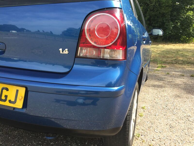 VOLKSWAGEN POLO
