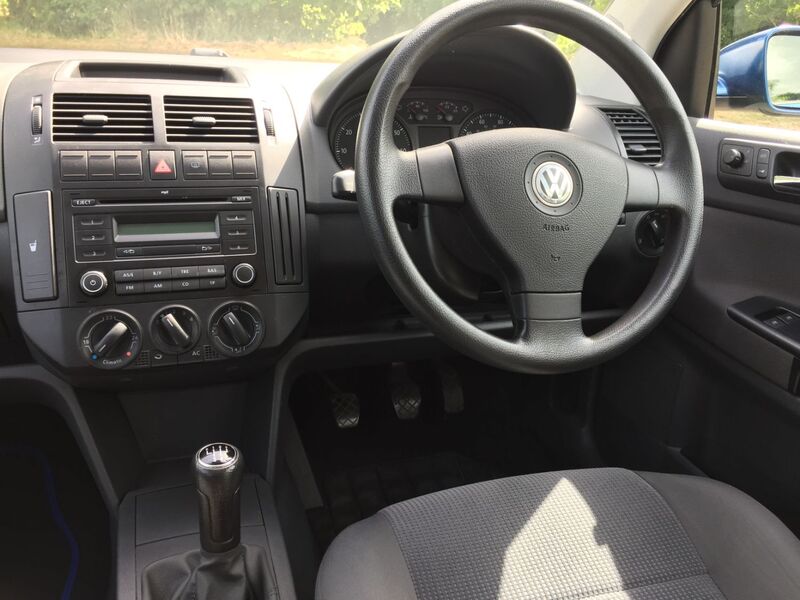 VOLKSWAGEN POLO