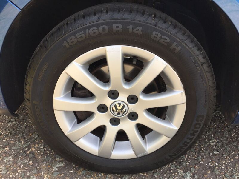 VOLKSWAGEN POLO