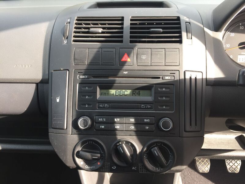 VOLKSWAGEN POLO