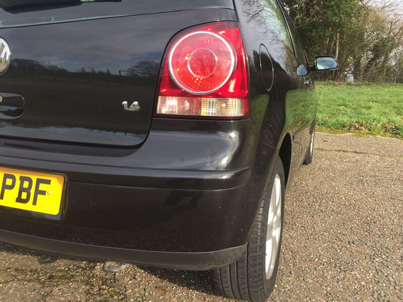 VOLKSWAGEN POLO